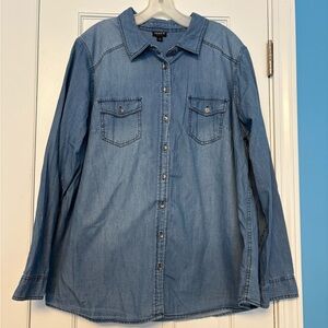 Torrid Denim Button Down Blouse Size 2 with Grey Buttons H10